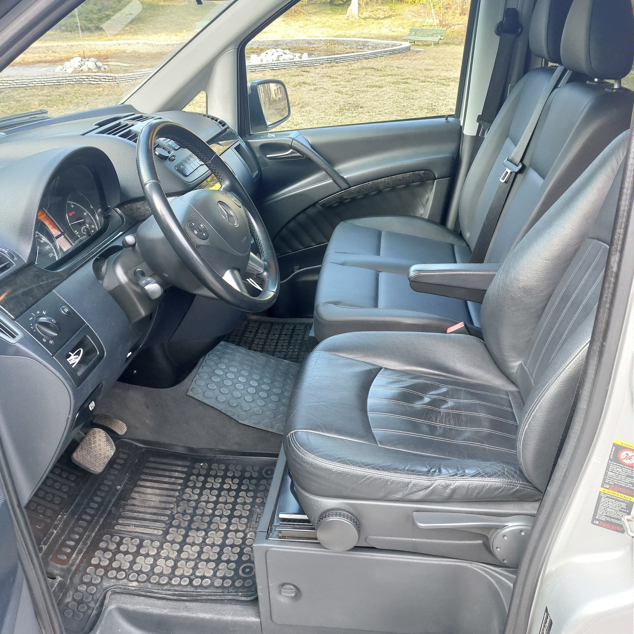 From Sofia to Bansko: Private transfer by 8+1 van - 2