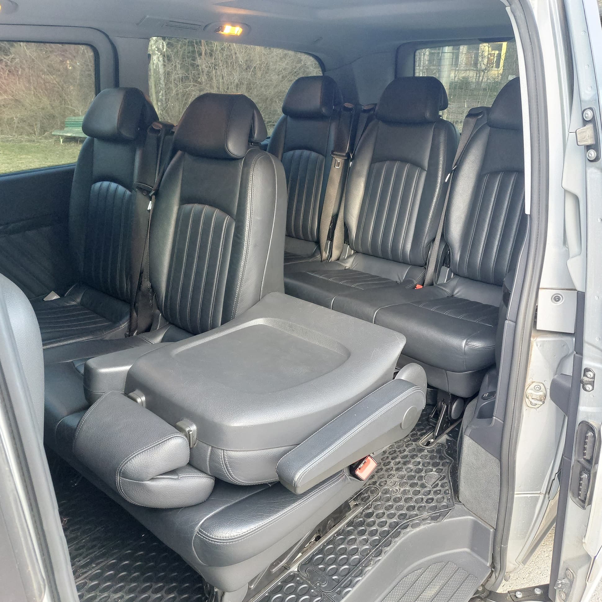 From Sofia to Bansko: Private transfer by 8+1 van - 3